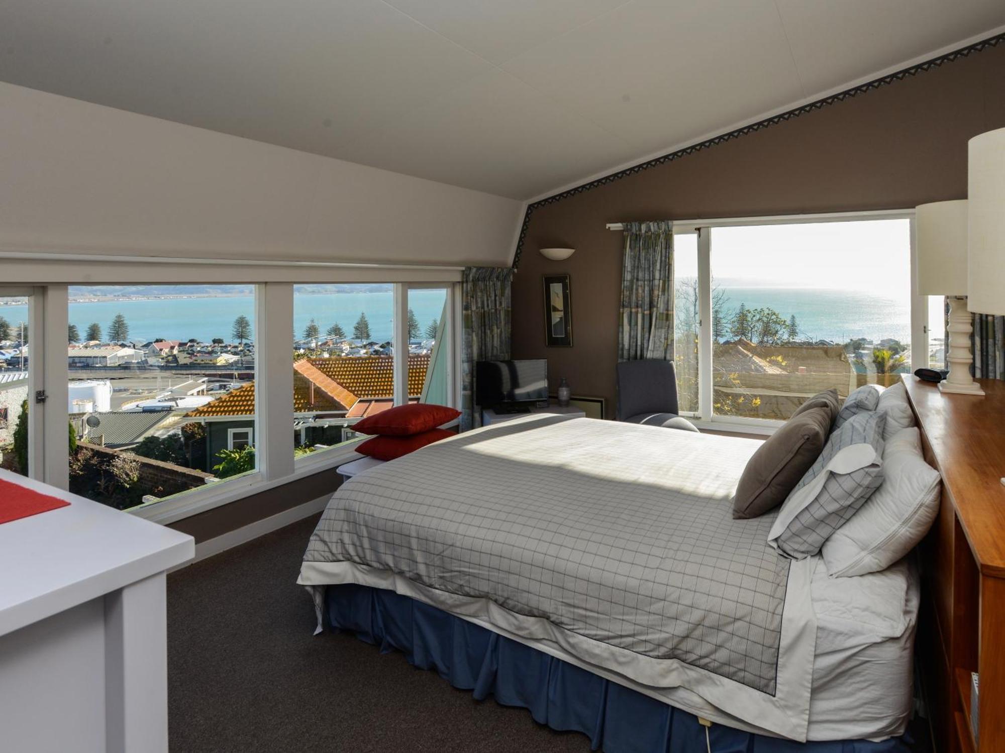 Jacaranda Lodge - Napier Hill Holiday Home Екстериор снимка